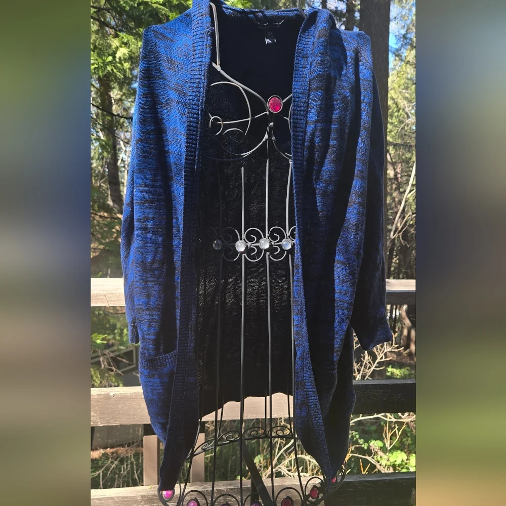 American Eagle Outfitters NWT Blue & Black Knit Cardigan szXS - Picture 2 of 7